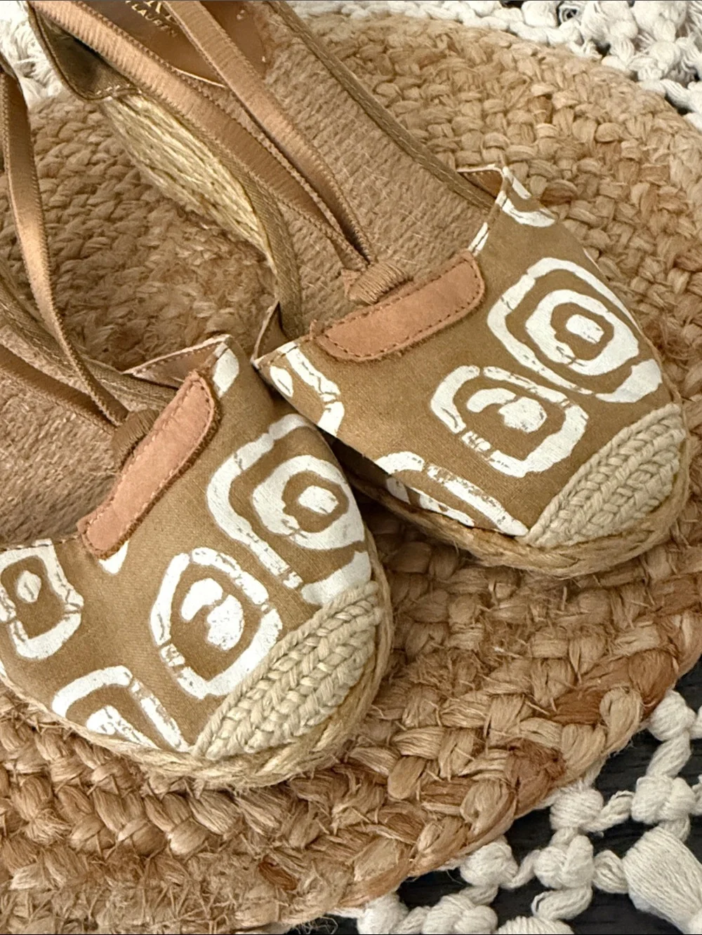 Lauren Ralph Lauren Tan White Batik Print Espadrille Wedge Sandals Size 6.5